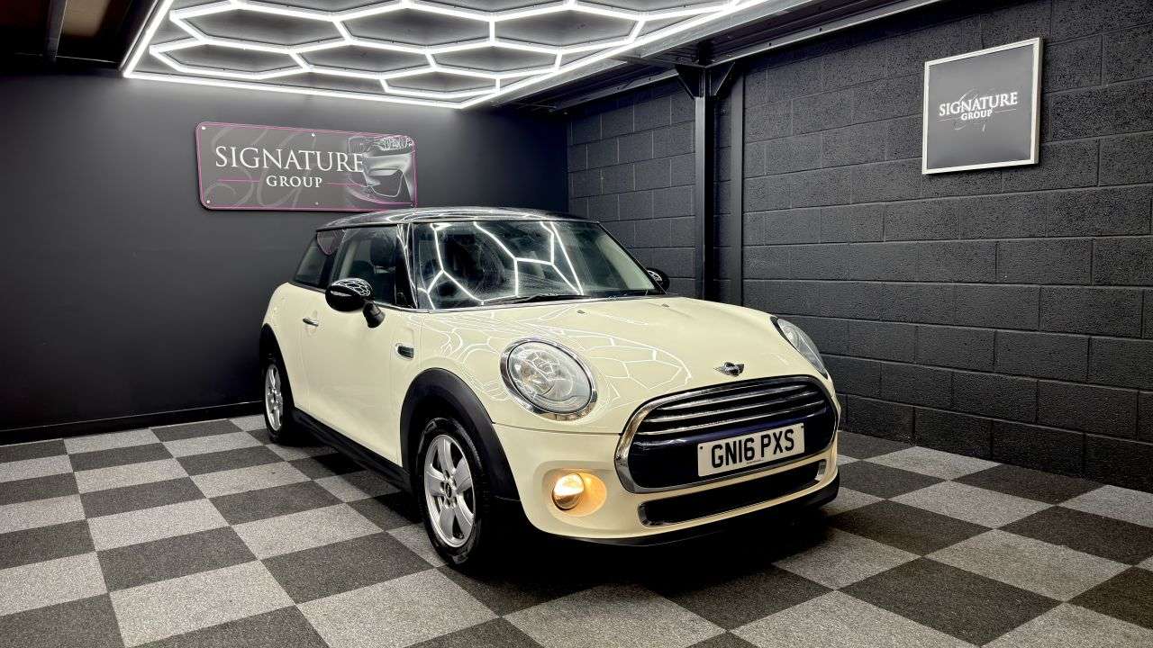 A 2016 MINI HATCH 1.5 Cooper Hatchback 3dr Petrol Manual Euro 6 (s/s) (136 ps) A 2016 MINI HATCH 1.5 Cooper Hatchback 3dr Petrol Manual Euro 6 (s/s) (136 ps)