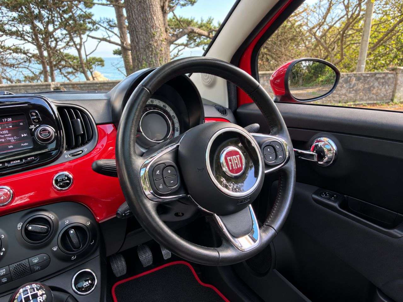 A 2018 FIAT 500 1.2 Lounge Hatchback 3dr Petrol Manual Euro 6 (s/s) (69 bhp) A 2018 FIAT 500 1.2 Lounge Hatchback 3dr Petrol Manual Euro 6 (s/s) (69 bhp)
