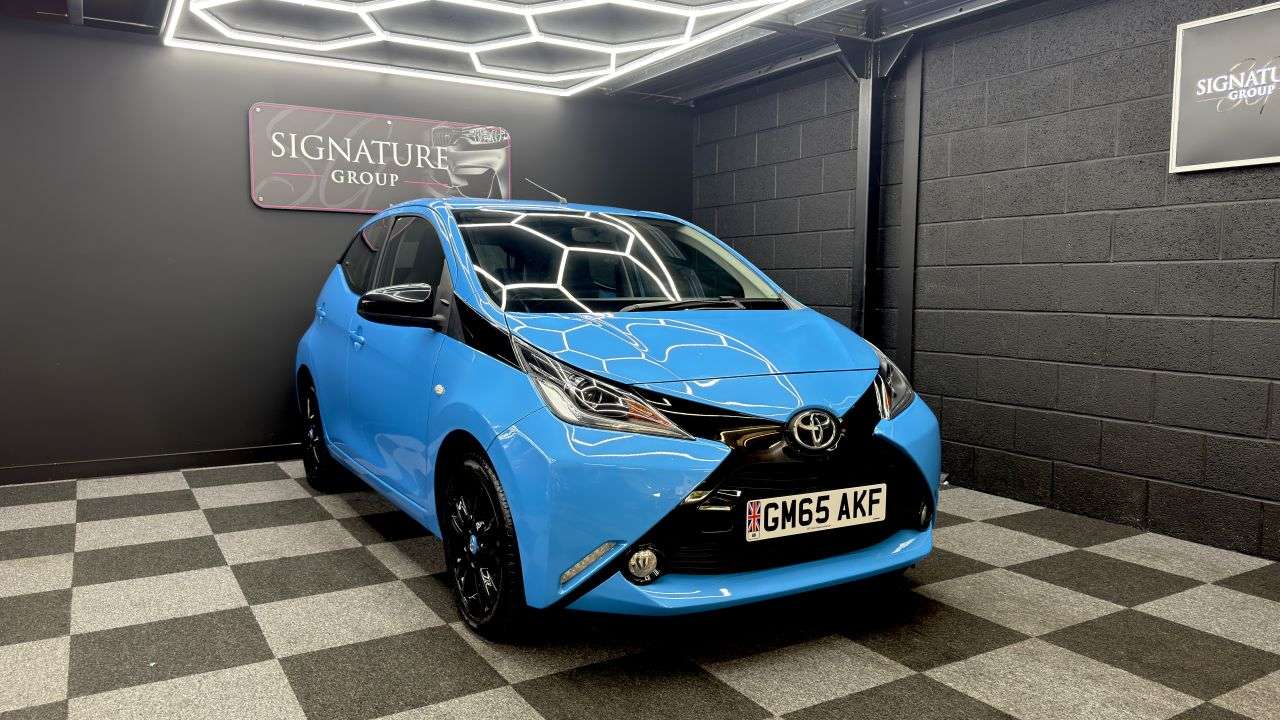 A 2015 TOYOTA AYGO 1.0 VVT-i x-cite Hatchback 5dr Petrol x-shift Euro 6 (68 ps) A 2015 TOYOTA AYGO 1.0 VVT-i x-cite Hatchback 5dr Petrol x-shift Euro 6 (68 ps)
