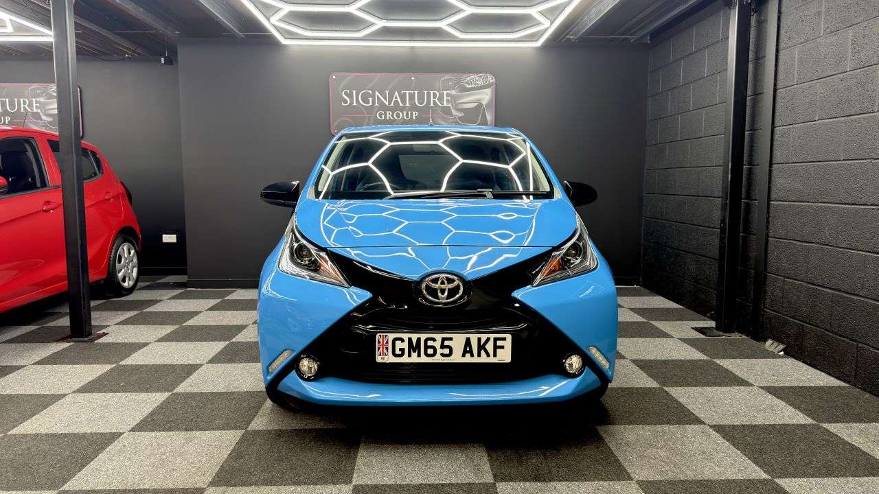 A 2015 TOYOTA AYGO 1.0 VVT-i x-cite Hatchback 5dr Petrol x-shift Euro 6 (68 ps) A 2015 TOYOTA AYGO 1.0 VVT-i x-cite Hatchback 5dr Petrol x-shift Euro 6 (68 ps)