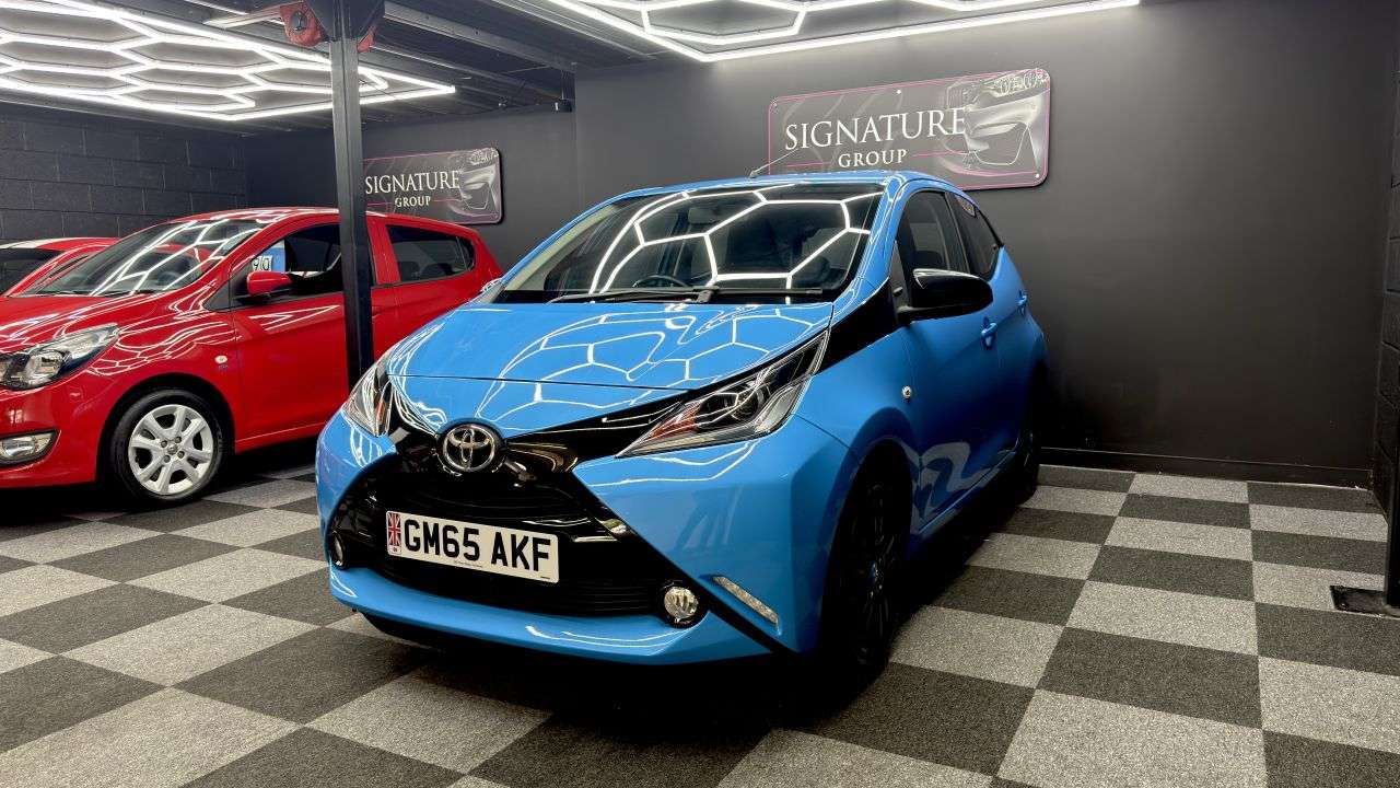 A 2015 TOYOTA AYGO 1.0 VVT-i x-cite Hatchback 5dr Petrol x-shift Euro 6 (68 ps) A 2015 TOYOTA AYGO 1.0 VVT-i x-cite Hatchback 5dr Petrol x-shift Euro 6 (68 ps)