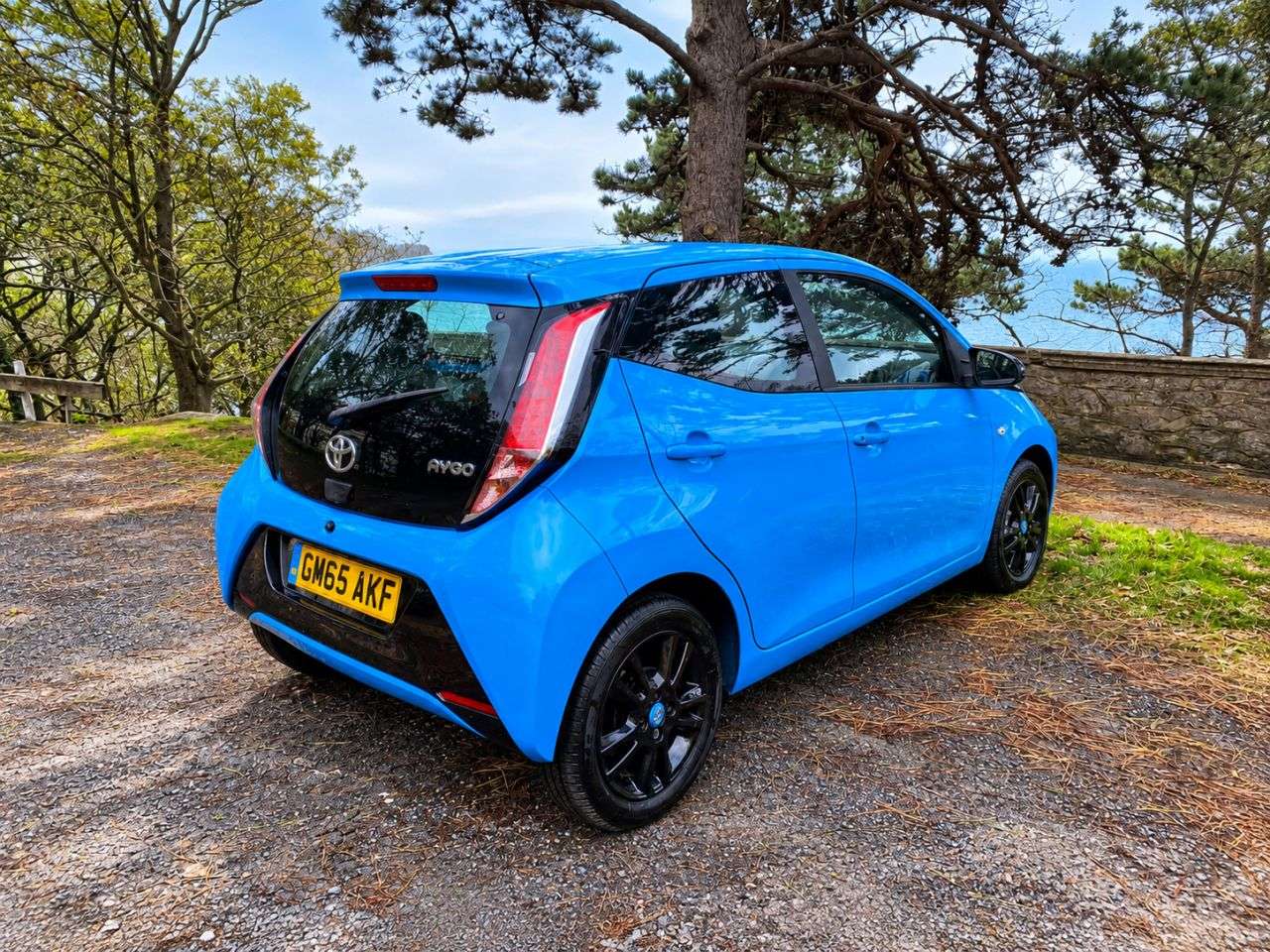 A 2015 TOYOTA AYGO 1.0 VVT-i x-cite Hatchback 5dr Petrol x-shift Euro 6 (68 ps) A 2015 TOYOTA AYGO 1.0 VVT-i x-cite Hatchback 5dr Petrol x-shift Euro 6 (68 ps)