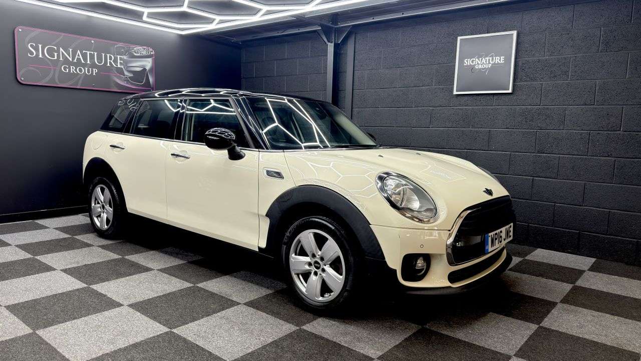 A 2016 MINI CLUBMAN 1.5 Cooper Estate 6dr Petrol Manual Euro 6 (s/s) (136 ps) A 2016 MINI CLUBMAN 1.5 Cooper Estate 6dr Petrol Manual Euro 6 (s/s) (136 ps)