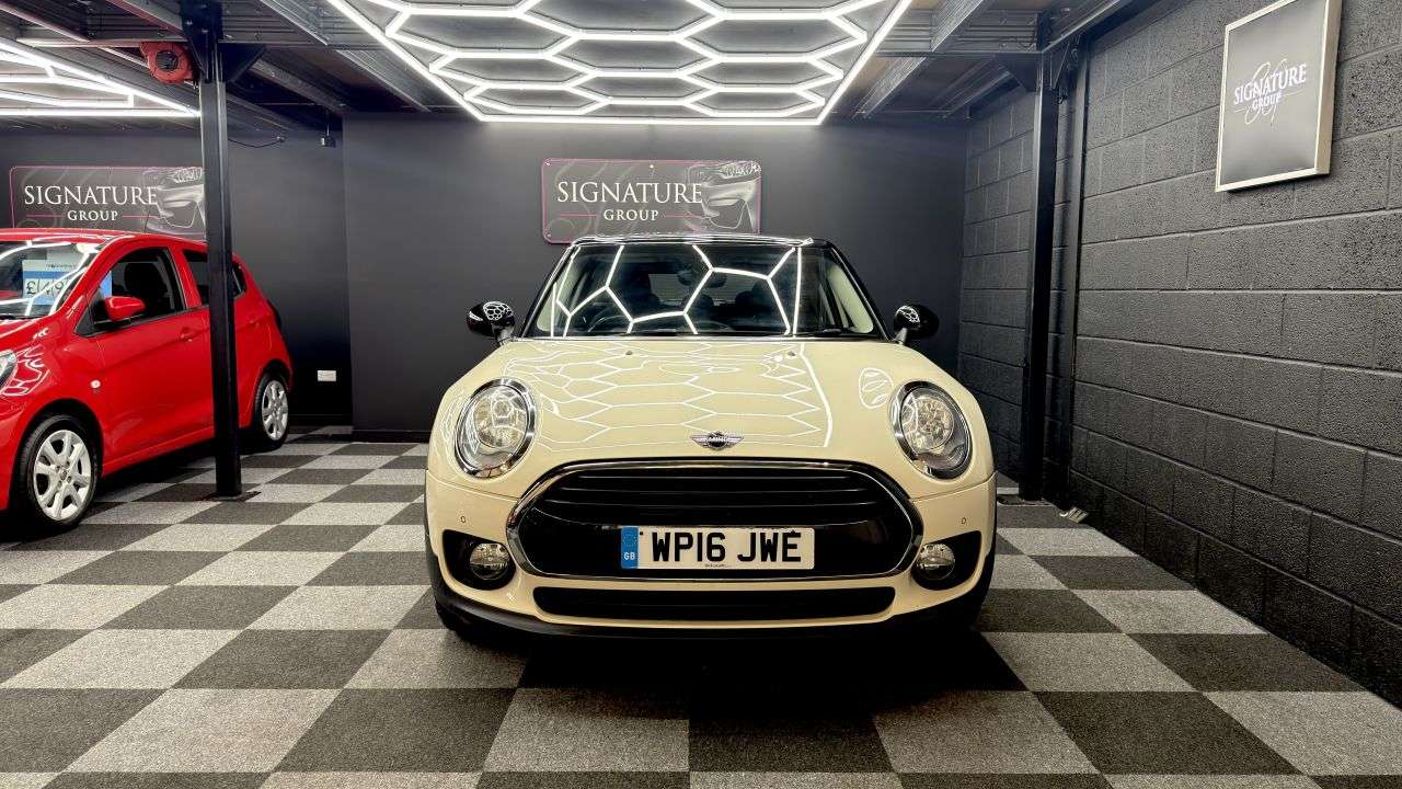A 2016 MINI CLUBMAN 1.5 Cooper Estate 6dr Petrol Manual Euro 6 (s/s) (136 ps) A 2016 MINI CLUBMAN 1.5 Cooper Estate 6dr Petrol Manual Euro 6 (s/s) (136 ps)