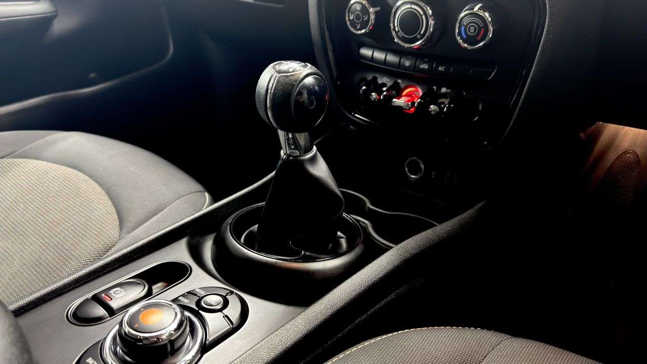 2016 MINI CLUBMAN 2016 MINI CLUBMAN