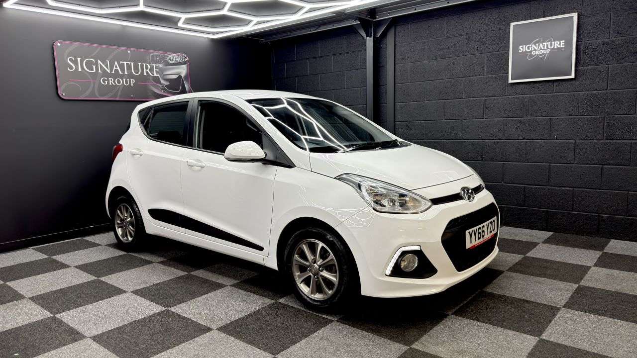 A 2017 HYUNDAI I10 1.0 Blue Drive Premium Hatchback 5dr Petrol Manual Euro 6 (s/s) (66 ps) A 2017 HYUNDAI I10 1.0 Blue Drive Premium Hatchback 5dr Petrol Manual Euro 6 (s/s) (66 ps)