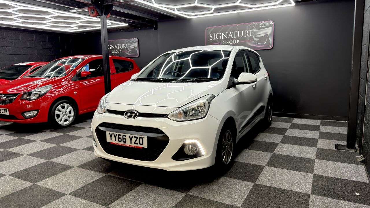 A 2017 HYUNDAI I10 1.0 Blue Drive Premium Hatchback 5dr Petrol Manual Euro 6 (s/s) (66 ps) A 2017 HYUNDAI I10 1.0 Blue Drive Premium Hatchback 5dr Petrol Manual Euro 6 (s/s) (66 ps)