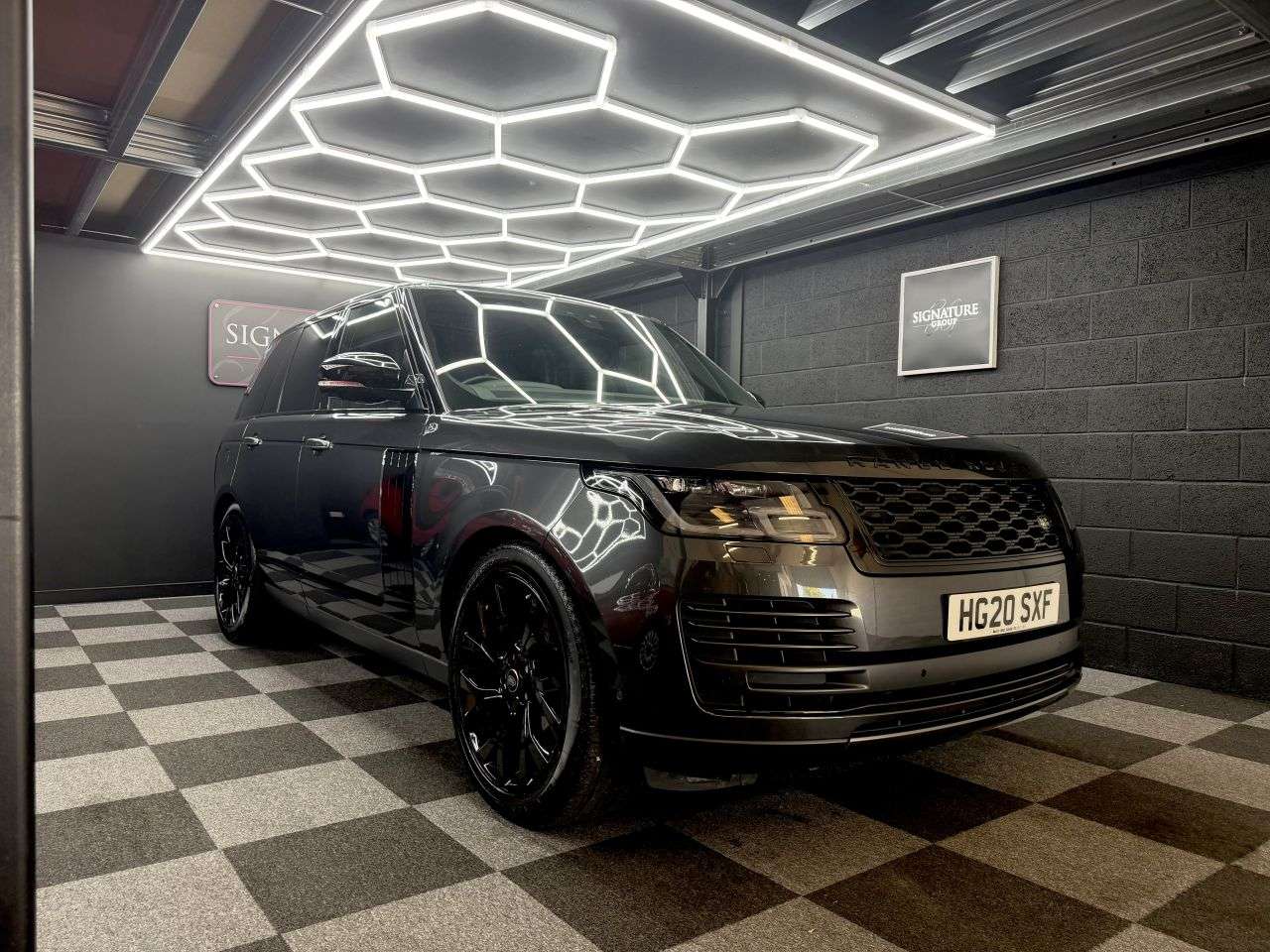 A 2020 LAND ROVER RANGE ROVER 3.0 SD V6 Vogue SE SUV 5dr Diesel Auto 4WD Euro 6 (s/s) (275 ps) A 2020 LAND ROVER RANGE ROVER 3.0 SD V6 Vogue SE SUV 5dr Diesel Auto 4WD Euro 6 (s/s) (275 ps)