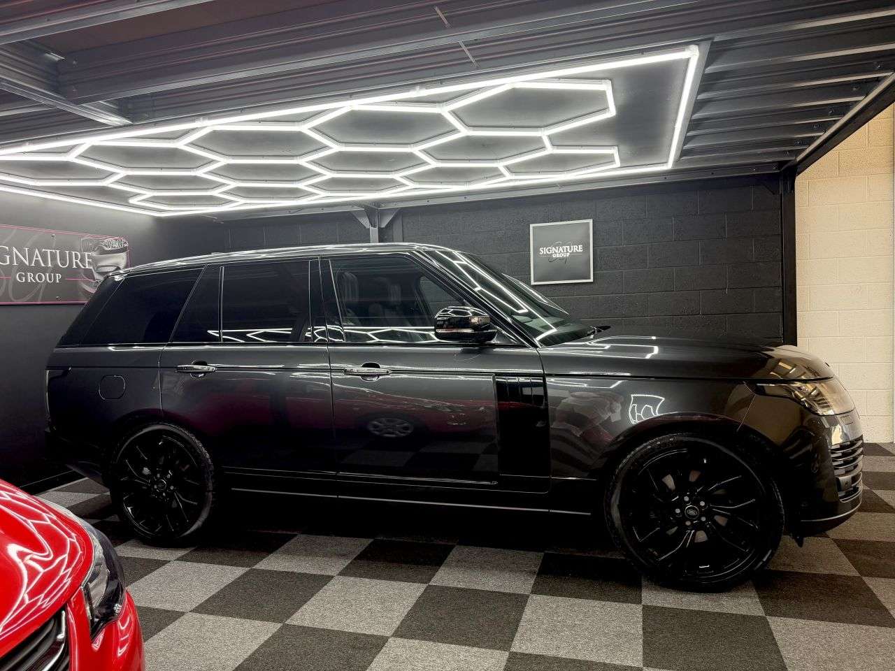 A 2020 LAND ROVER RANGE ROVER 3.0 SD V6 Vogue SE SUV 5dr Diesel Auto 4WD Euro 6 (s/s) (275 ps) A 2020 LAND ROVER RANGE ROVER 3.0 SD V6 Vogue SE SUV 5dr Diesel Auto 4WD Euro 6 (s/s) (275 ps)