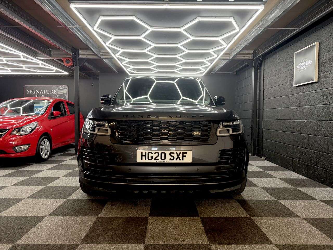A 2020 LAND ROVER RANGE ROVER 3.0 SD V6 Vogue SE SUV 5dr Diesel Auto 4WD Euro 6 (s/s) (275 ps) A 2020 LAND ROVER RANGE ROVER 3.0 SD V6 Vogue SE SUV 5dr Diesel Auto 4WD Euro 6 (s/s) (275 ps)