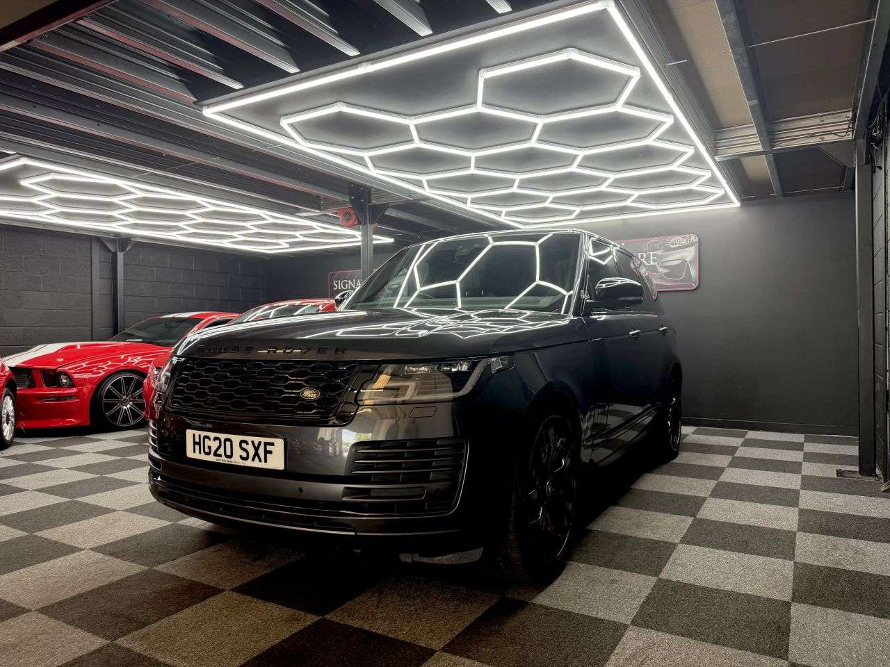 A 2020 LAND ROVER RANGE ROVER 3.0 SD V6 Vogue SE SUV 5dr Diesel Auto 4WD Euro 6 (s/s) (275 ps) A 2020 LAND ROVER RANGE ROVER 3.0 SD V6 Vogue SE SUV 5dr Diesel Auto 4WD Euro 6 (s/s) (275 ps)