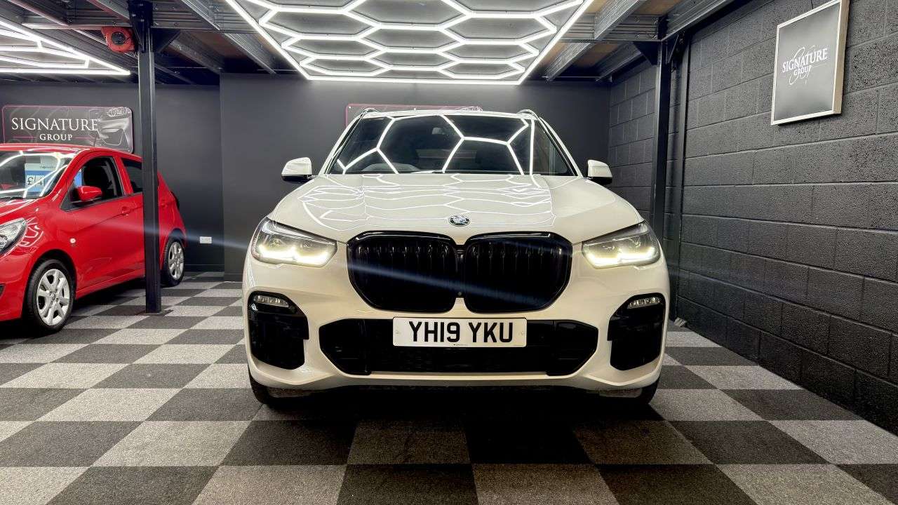 A 2019 BMW X5 3.0 30d M Sport SUV 5dr Diesel Auto xDrive Euro 6 (s/s) (265 ps) A 2019 BMW X5 3.0 30d M Sport SUV 5dr Diesel Auto xDrive Euro 6 (s/s) (265 ps)