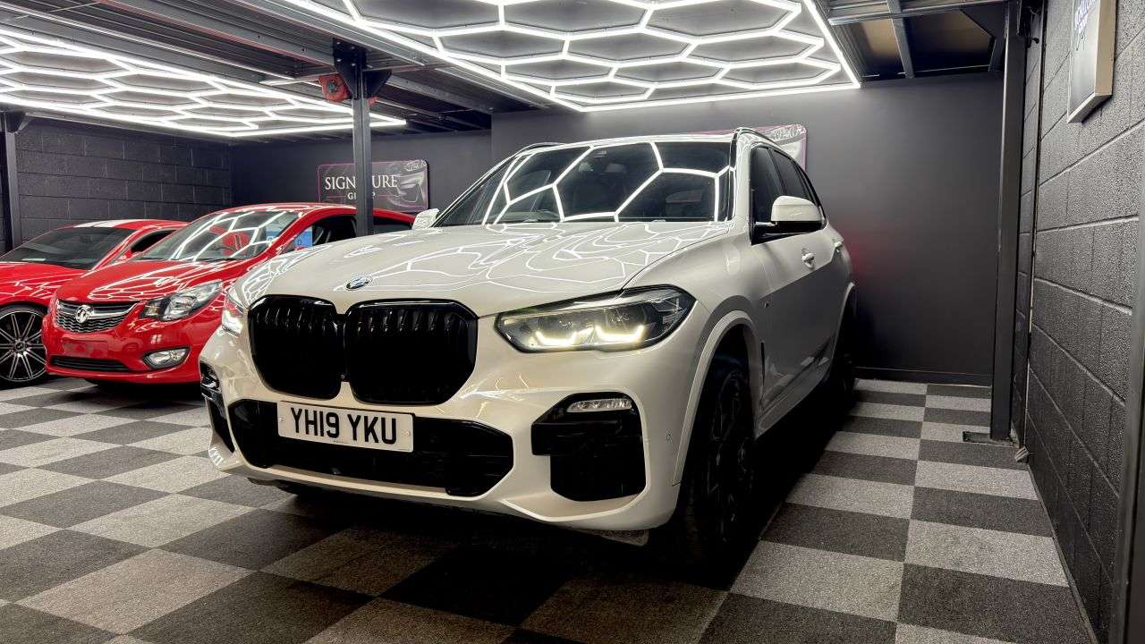 A 2019 BMW X5 3.0 30d M Sport SUV 5dr Diesel Auto xDrive Euro 6 (s/s) (265 ps) A 2019 BMW X5 3.0 30d M Sport SUV 5dr Diesel Auto xDrive Euro 6 (s/s) (265 ps)
