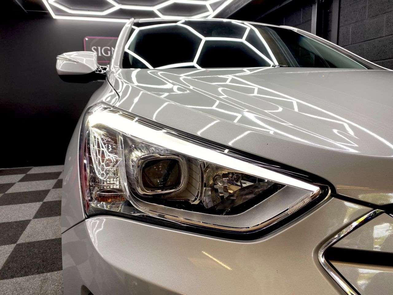 A 2014 HYUNDAI SANTA FE 2.2 CRDi Style SUV 5dr Diesel Auto 4WD Euro 5 (5 seat) (194 bhp) A 2014 HYUNDAI SANTA FE 2.2 CRDi Style SUV 5dr Diesel Auto 4WD Euro 5 (5 seat) (194 bhp)