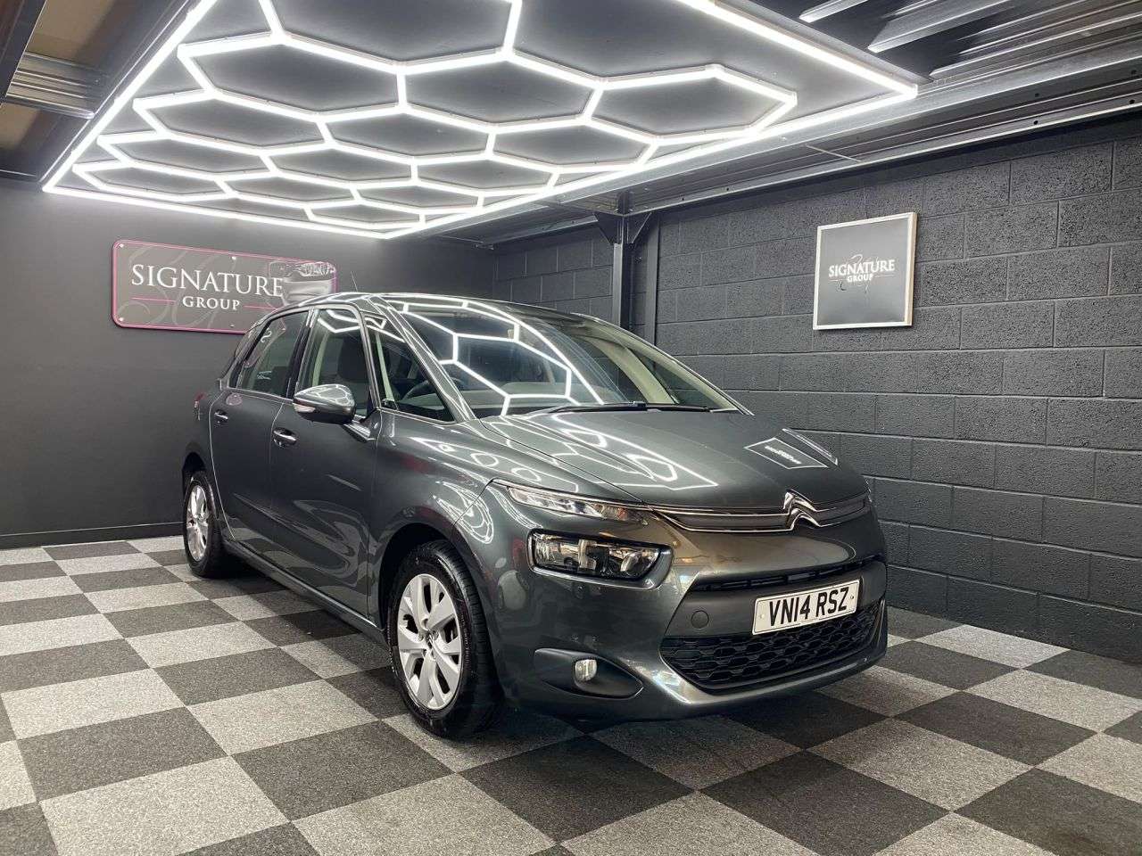 A 2014 CITROEN C4 PICASSO 1.6 HDi VTR+ MPV 5dr Diesel Manual Euro 5 (90 ps) A 2014 CITROEN C4 PICASSO 1.6 HDi VTR+ MPV 5dr Diesel Manual Euro 5 (90 ps)