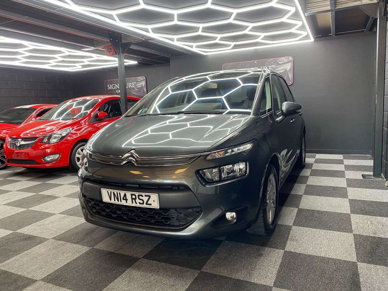 A 2014 CITROEN C4 PICASSO 1.6 HDi VTR+ MPV 5dr Diesel Manual Euro 5 (90 ps) A 2014 CITROEN C4 PICASSO 1.6 HDi VTR+ MPV 5dr Diesel Manual Euro 5 (90 ps)