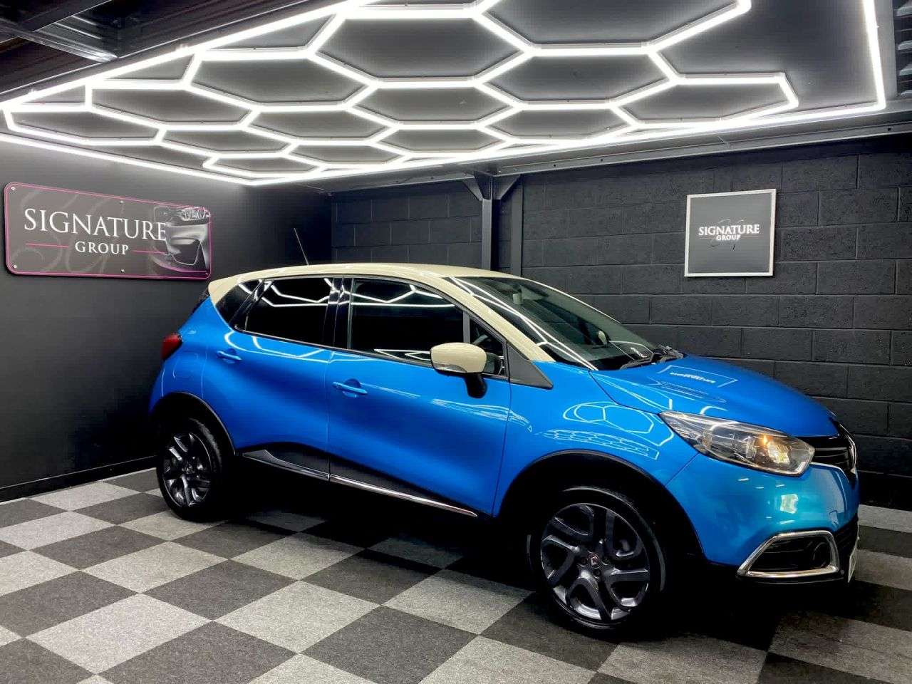 A 2015 RENAULT CAPTUR 1.2 TCe ENERGY Dynamique S Nav SUV 5dr Petrol Auto Euro 6 (s/s) (120 ps) A 2015 RENAULT CAPTUR 1.2 TCe ENERGY Dynamique S Nav SUV 5dr Petrol Auto Euro 6 (s/s) (120 ps)