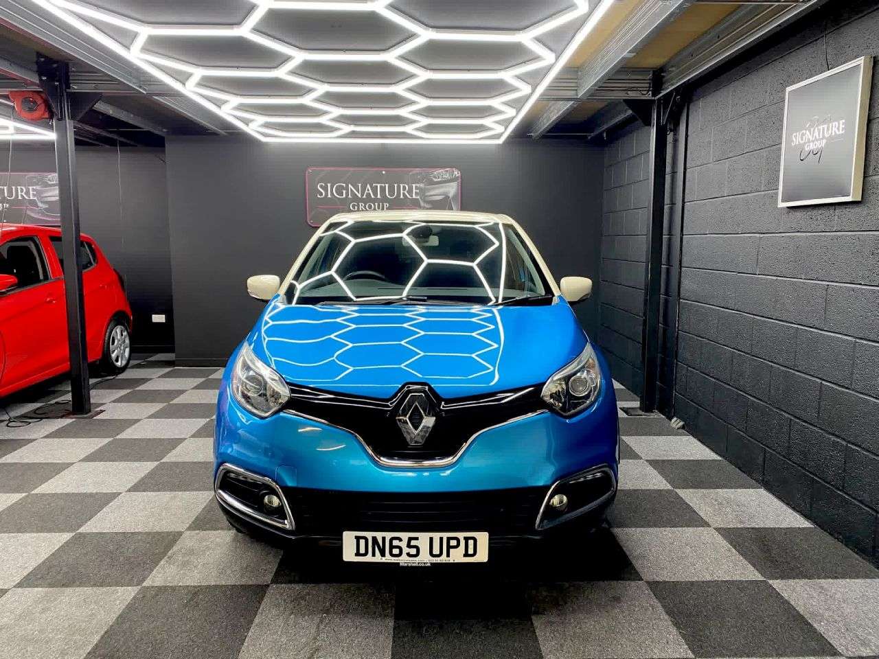 A 2015 RENAULT CAPTUR 1.2 TCe ENERGY Dynamique S Nav SUV 5dr Petrol Auto Euro 6 (s/s) (120 ps) A 2015 RENAULT CAPTUR 1.2 TCe ENERGY Dynamique S Nav SUV 5dr Petrol Auto Euro 6 (s/s) (120 ps)