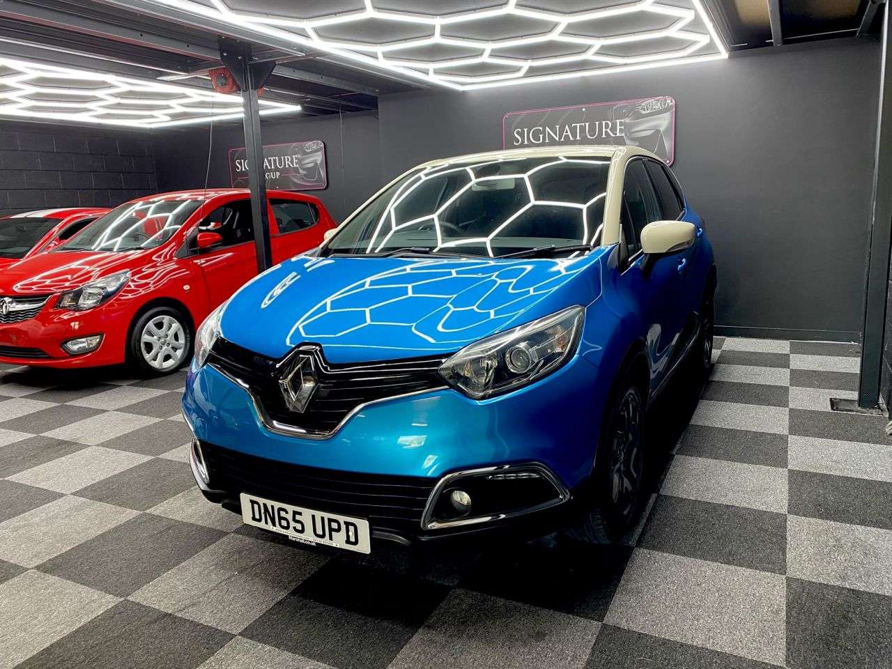 A 2015 RENAULT CAPTUR 1.2 TCe ENERGY Dynamique S Nav SUV 5dr Petrol Auto Euro 6 (s/s) (120 ps) A 2015 RENAULT CAPTUR 1.2 TCe ENERGY Dynamique S Nav SUV 5dr Petrol Auto Euro 6 (s/s) (120 ps)