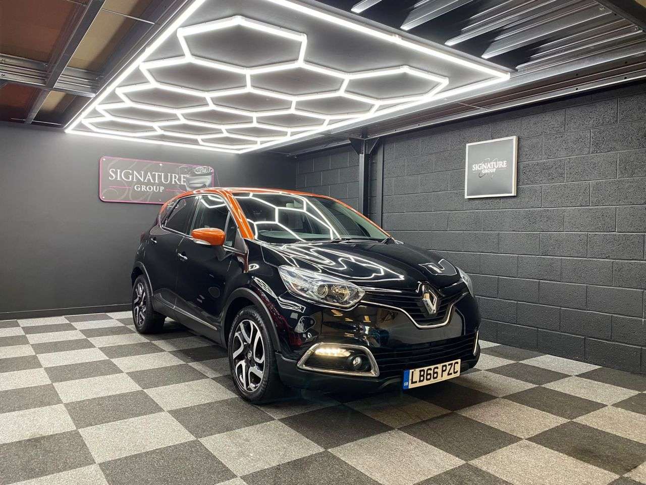 A 2017 RENAULT CAPTUR 1.5 dCi ENERGY Dynamique S Nav SUV 5dr Diesel Auto Euro 6 (s/s) (90 ps) A 2017 RENAULT CAPTUR 1.5 dCi ENERGY Dynamique S Nav SUV 5dr Diesel Auto Euro 6 (s/s) (90 ps)