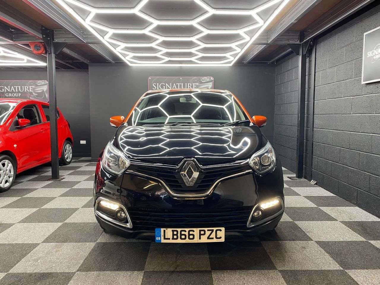 A 2017 RENAULT CAPTUR 1.5 dCi ENERGY Dynamique S Nav SUV 5dr Diesel Auto Euro 6 (s/s) (90 ps) A 2017 RENAULT CAPTUR 1.5 dCi ENERGY Dynamique S Nav SUV 5dr Diesel Auto Euro 6 (s/s) (90 ps)