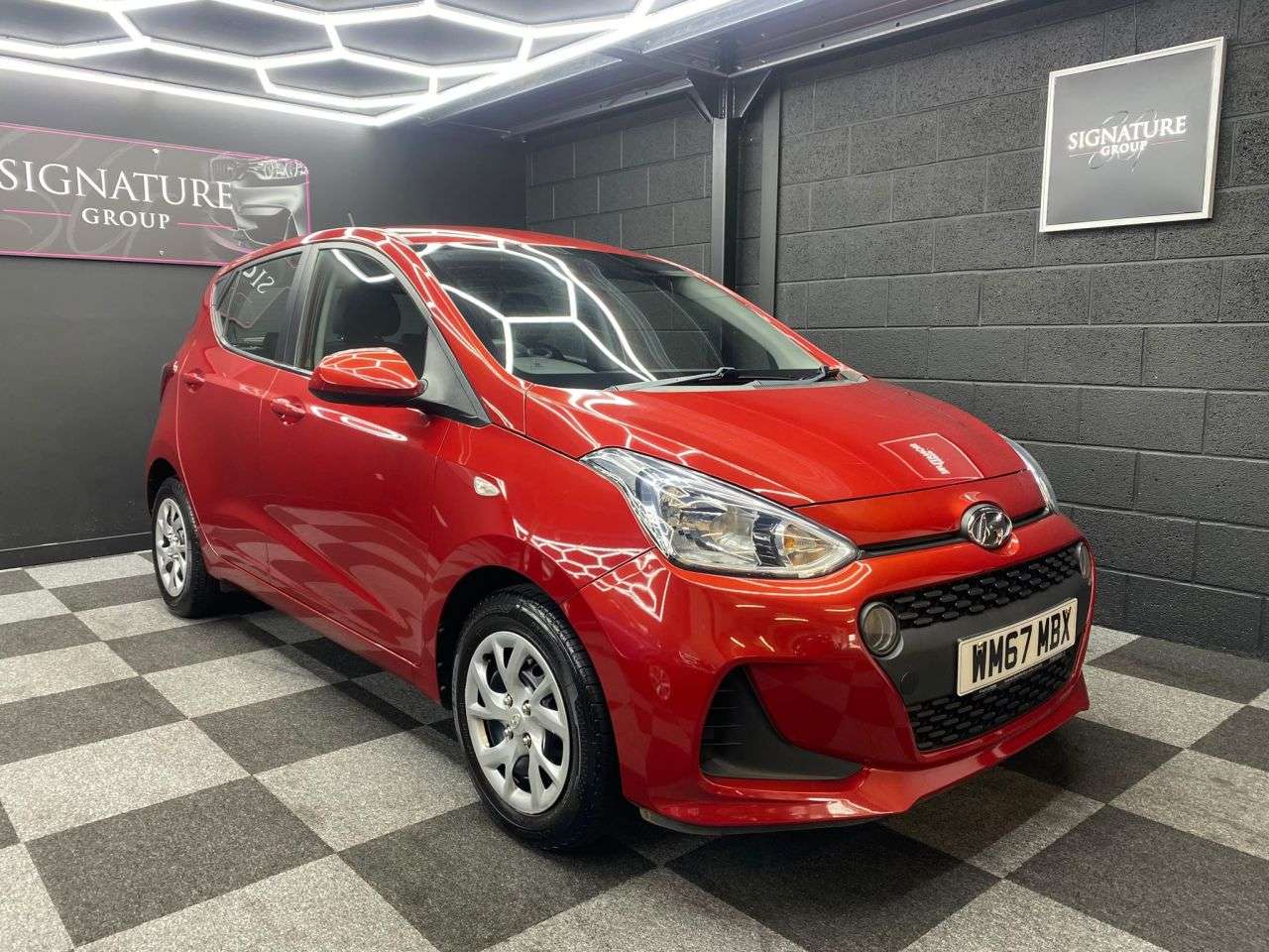 A 2018 HYUNDAI I10 1.0 SE Hatchback 5dr Petrol Manual Euro 6 (66 ps) A 2018 HYUNDAI I10 1.0 SE Hatchback 5dr Petrol Manual Euro 6 (66 ps)