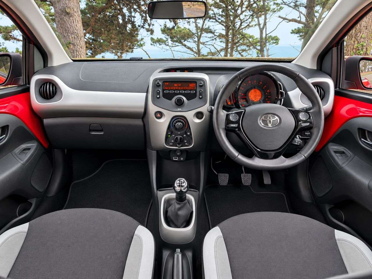 A 2016 TOYOTA AYGO 1.0 VVT-i x-play Hatchback 5dr Petrol Manual Euro 6 (68 ps) A 2016 TOYOTA AYGO 1.0 VVT-i x-play Hatchback 5dr Petrol Manual Euro 6 (68 ps)
