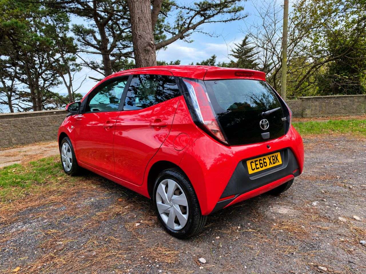 A 2016 TOYOTA AYGO 1.0 VVT-i x-play Hatchback 5dr Petrol Manual Euro 6 (68 ps) A 2016 TOYOTA AYGO 1.0 VVT-i x-play Hatchback 5dr Petrol Manual Euro 6 (68 ps)