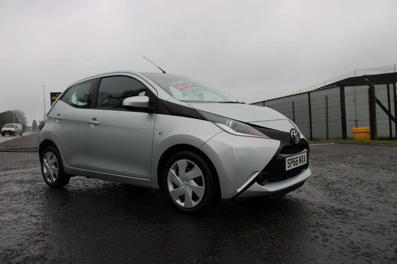 A 2016 TOYOTA AYGO 1.0 VVT-i x-play 2016,£20 Tax,68mpg,Bluetooth,DAB,Air Con,F.S.H,Ulez Compli A 2016 TOYOTA AYGO 1.0 VVT-i x-play 2016,£20 Tax,68mpg,Bluetooth,DAB,Air Con,F.S.H,Ulez Compli