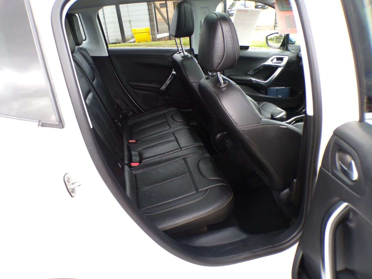 A 2015 PEUGEOT 2008 1.6 HDi Feline Estate 2015,Sat Nav,Glass Roof,Bluetooth,DAB,Cruise,70mpg,£2 A 2015 PEUGEOT 2008 1.6 HDi Feline Estate 2015,Sat Nav,Glass Roof,Bluetooth,DAB,Cruise,70mpg,£2