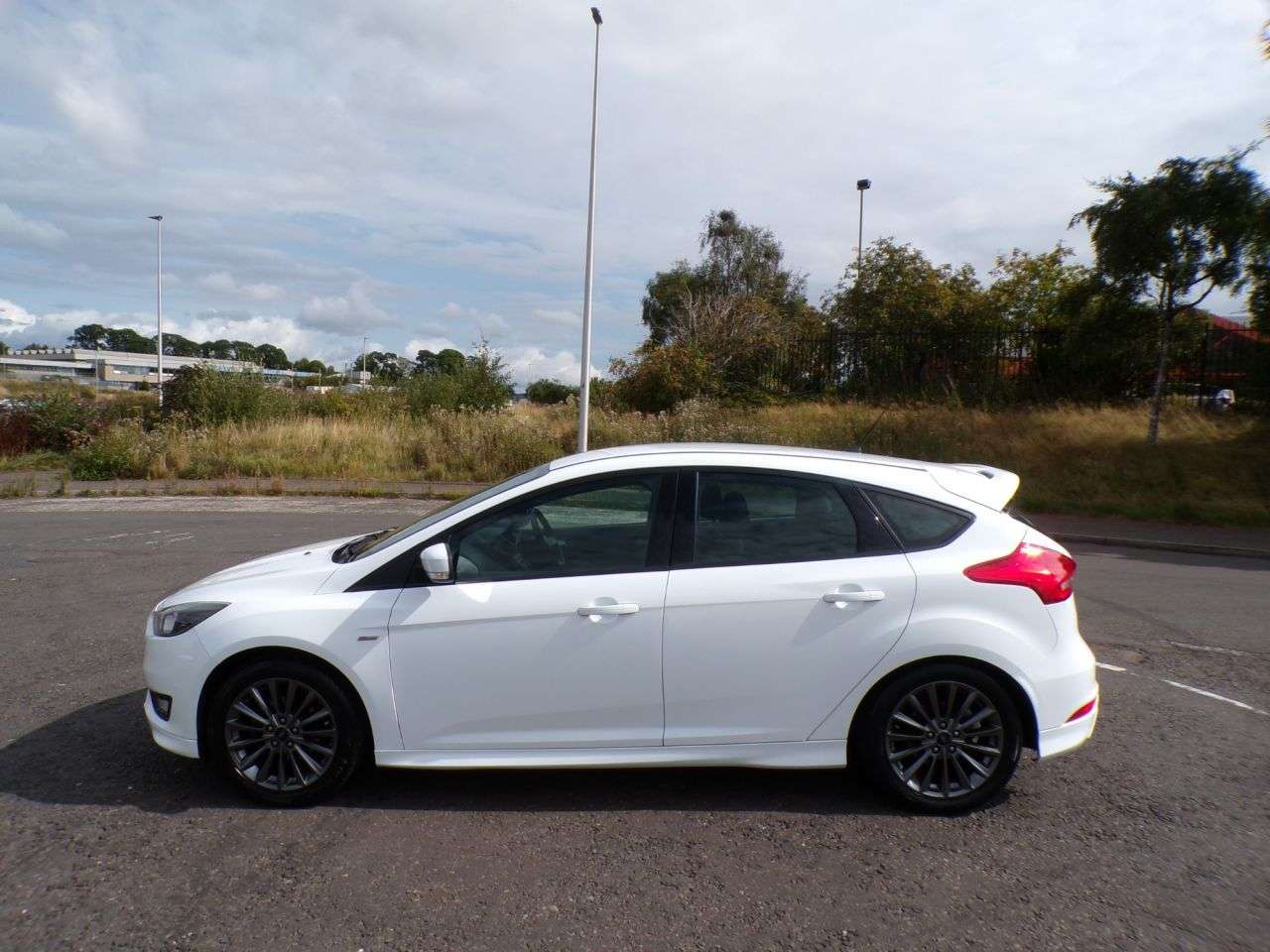 A 2017 FORD FOCUS 1.0T ST-Line,2017,1 Owner,Sat Nav,Bluetooth,DAB,60mpg,£20 Tax,Ulez Complian A 2017 FORD FOCUS 1.0T ST-Line,2017,1 Owner,Sat Nav,Bluetooth,DAB,60mpg,£20 Tax,Ulez Complian