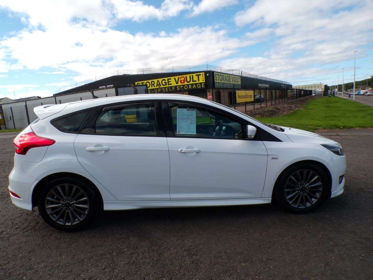 A 2017 FORD FOCUS 1.0T ST-Line 2017,Sat Nav,Reversing Camera,Bluetooth,DAB,Service History,Ul A 2017 FORD FOCUS 1.0T ST-Line 2017,Sat Nav,Reversing Camera,Bluetooth,DAB,Service History,Ul