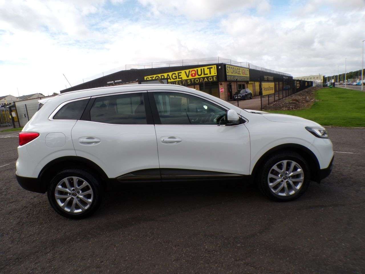 A 2018 RENAULT KADJAR 1.3 TCe Dynamique Nav 2018,Sat Nav,Bluetooth,DAB,SAir Con,Cruise,F.S.H,Ulez A 2018 RENAULT KADJAR 1.3 TCe Dynamique Nav 2018,Sat Nav,Bluetooth,DAB,SAir Con,Cruise,F.S.H,Ulez