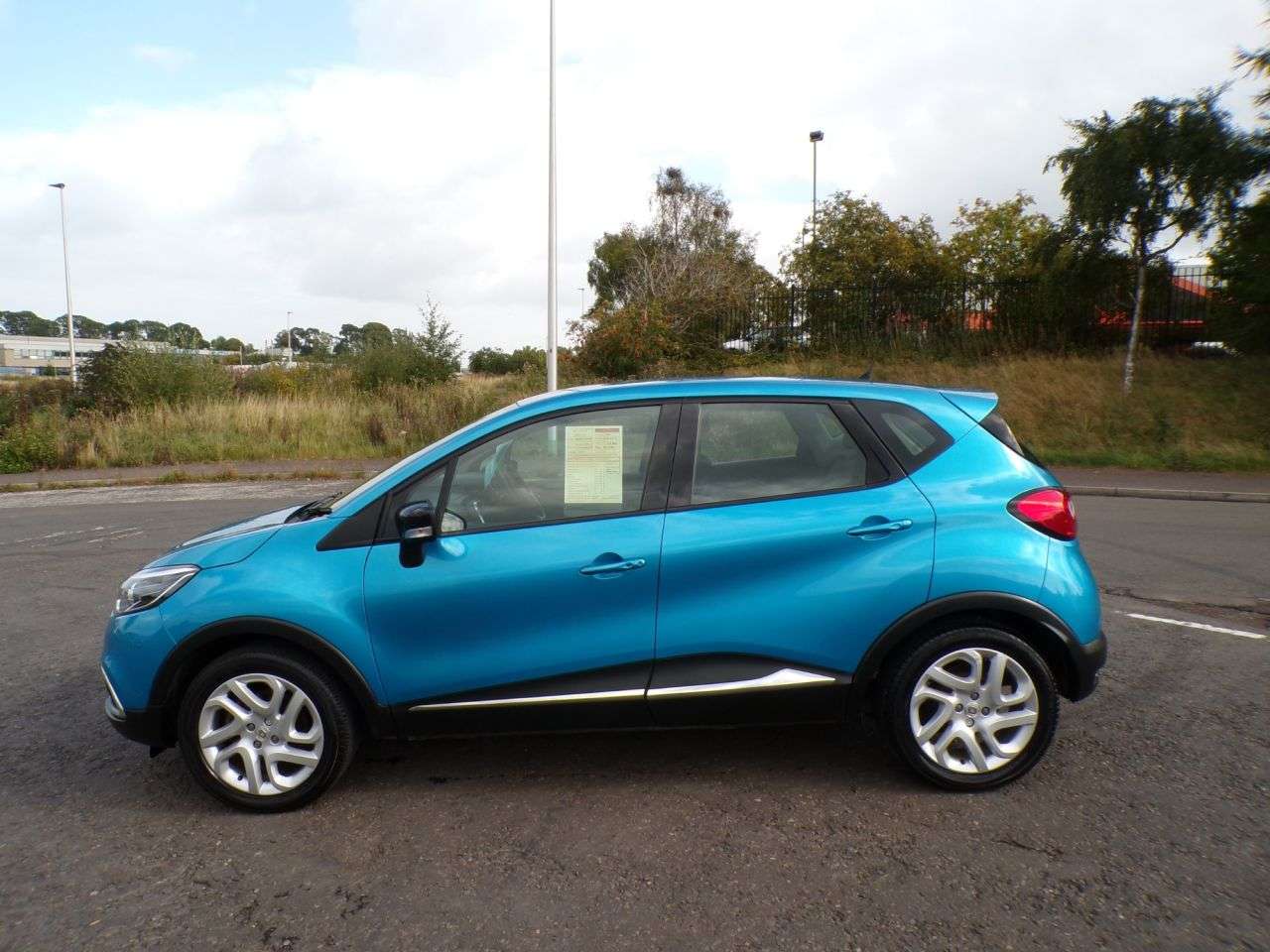 A 2017 RENAULT CAPTUR 1.5 dCi Dynamique Nav 2017,£20 Tax,78mpg,Sat Nav,Bluetooth,DAB,Cruise,F.S.H A 2017 RENAULT CAPTUR 1.5 dCi Dynamique Nav 2017,£20 Tax,78mpg,Sat Nav,Bluetooth,DAB,Cruise,F.S.H