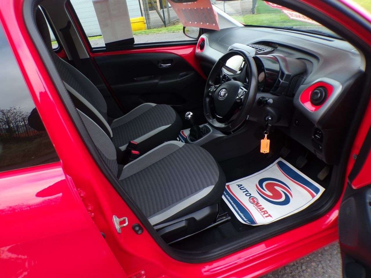 A 2019 TOYOTA AYGO 1.0 VVT-i x-play 2019,Reversing Cam,Bluetooth,DAB,Cruise,Air Con,Ulez Compl A 2019 TOYOTA AYGO 1.0 VVT-i x-play 2019,Reversing Cam,Bluetooth,DAB,Cruise,Air Con,Ulez Compl