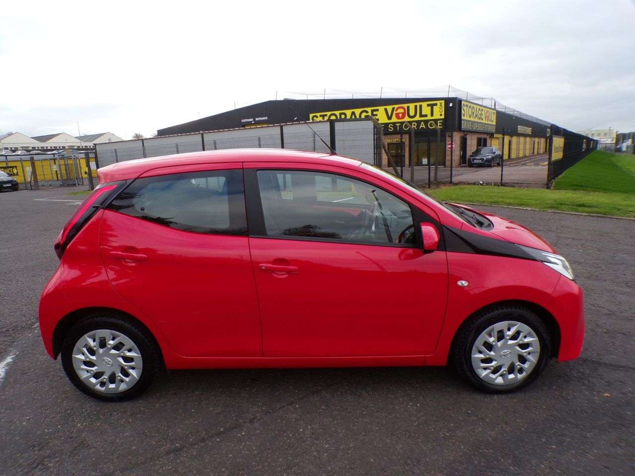 A 2019 TOYOTA AYGO 1.0 VVT-i x-play 2019,Reversing Cam,Bluetooth,DAB,Cruise,Air Con,Ulez Compl A 2019 TOYOTA AYGO 1.0 VVT-i x-play 2019,Reversing Cam,Bluetooth,DAB,Cruise,Air Con,Ulez Compl