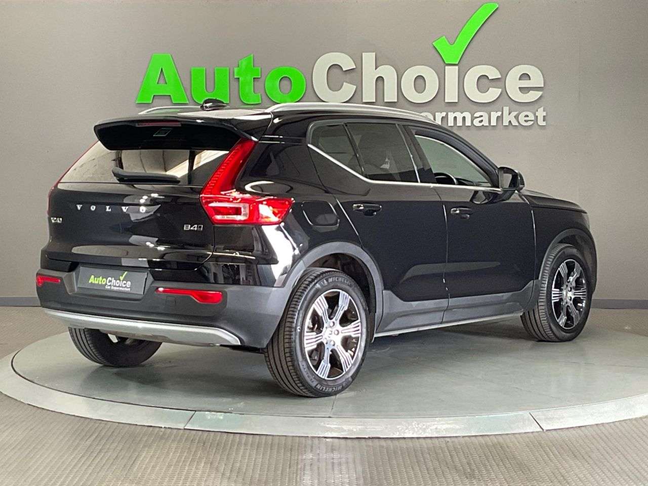 2020 VOLVO XC40 2020 VOLVO XC40