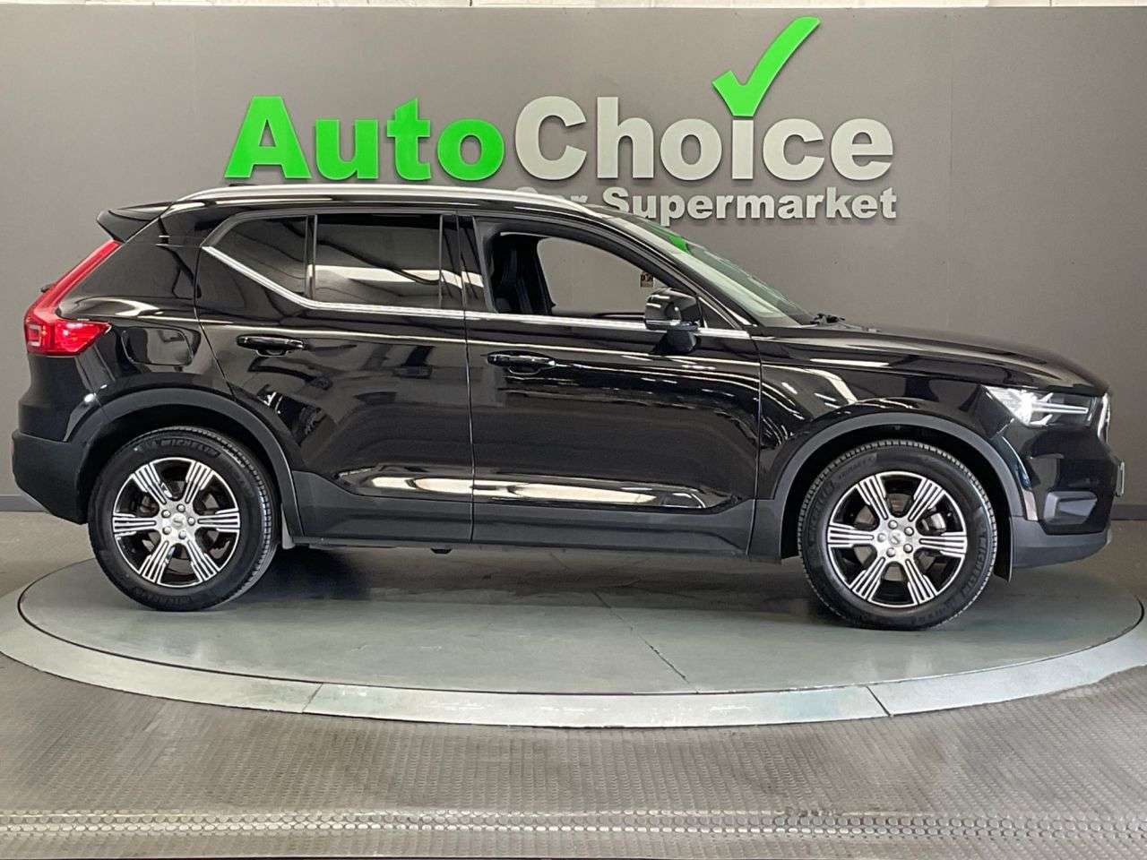 2020 VOLVO XC40 2020 VOLVO XC40