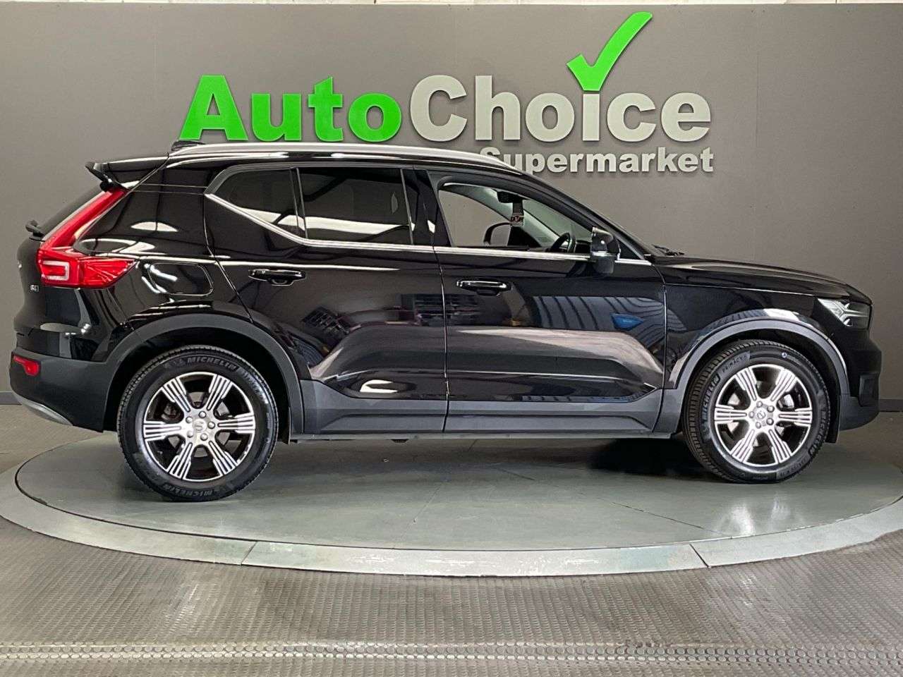 2020 VOLVO XC40 2020 VOLVO XC40