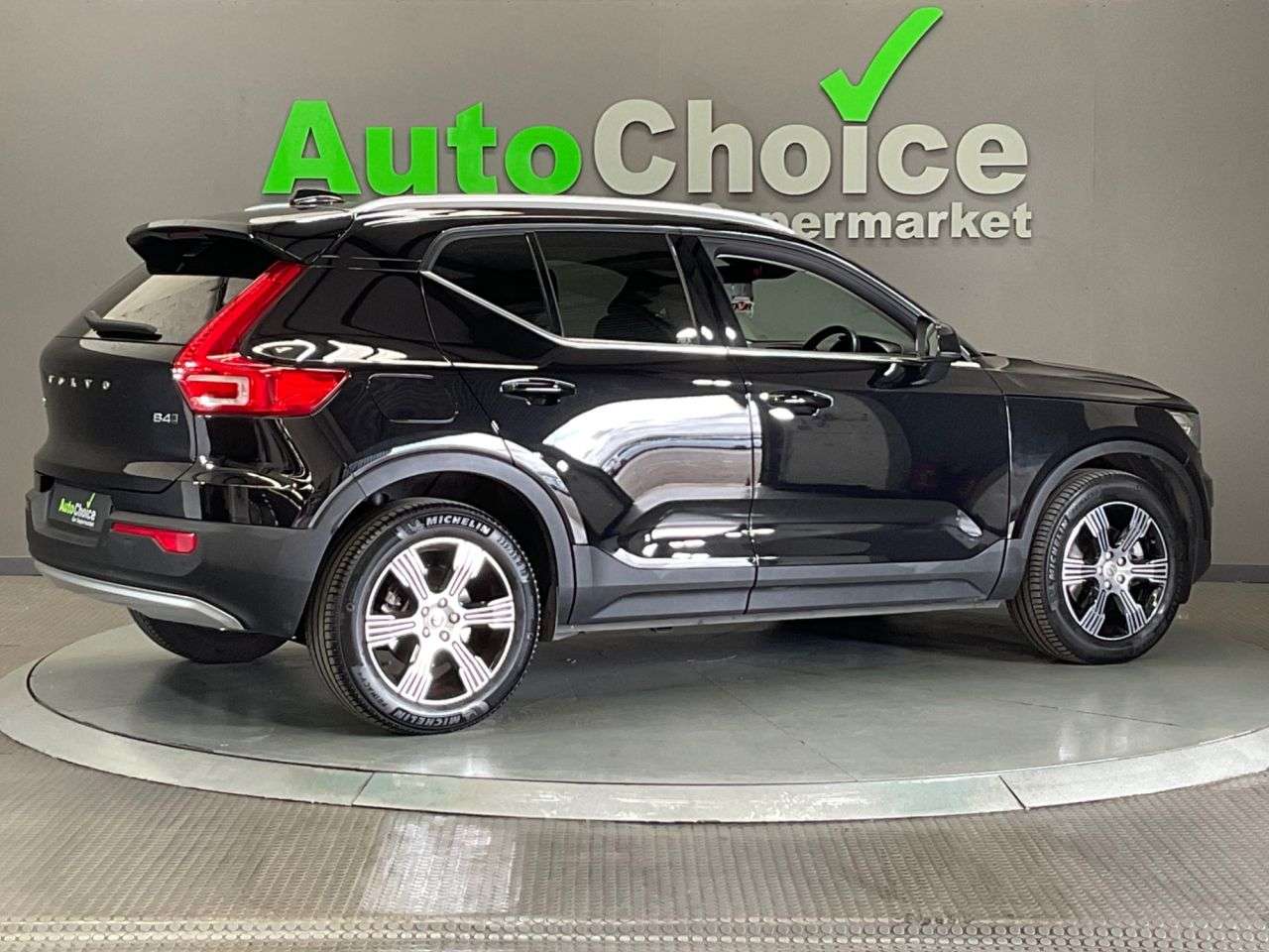 2020 VOLVO XC40 2020 VOLVO XC40