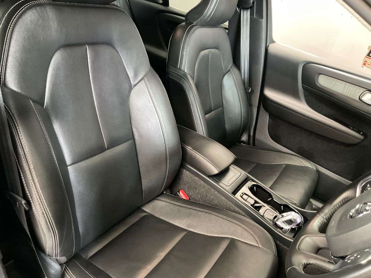 2020 VOLVO XC40 2020 VOLVO XC40