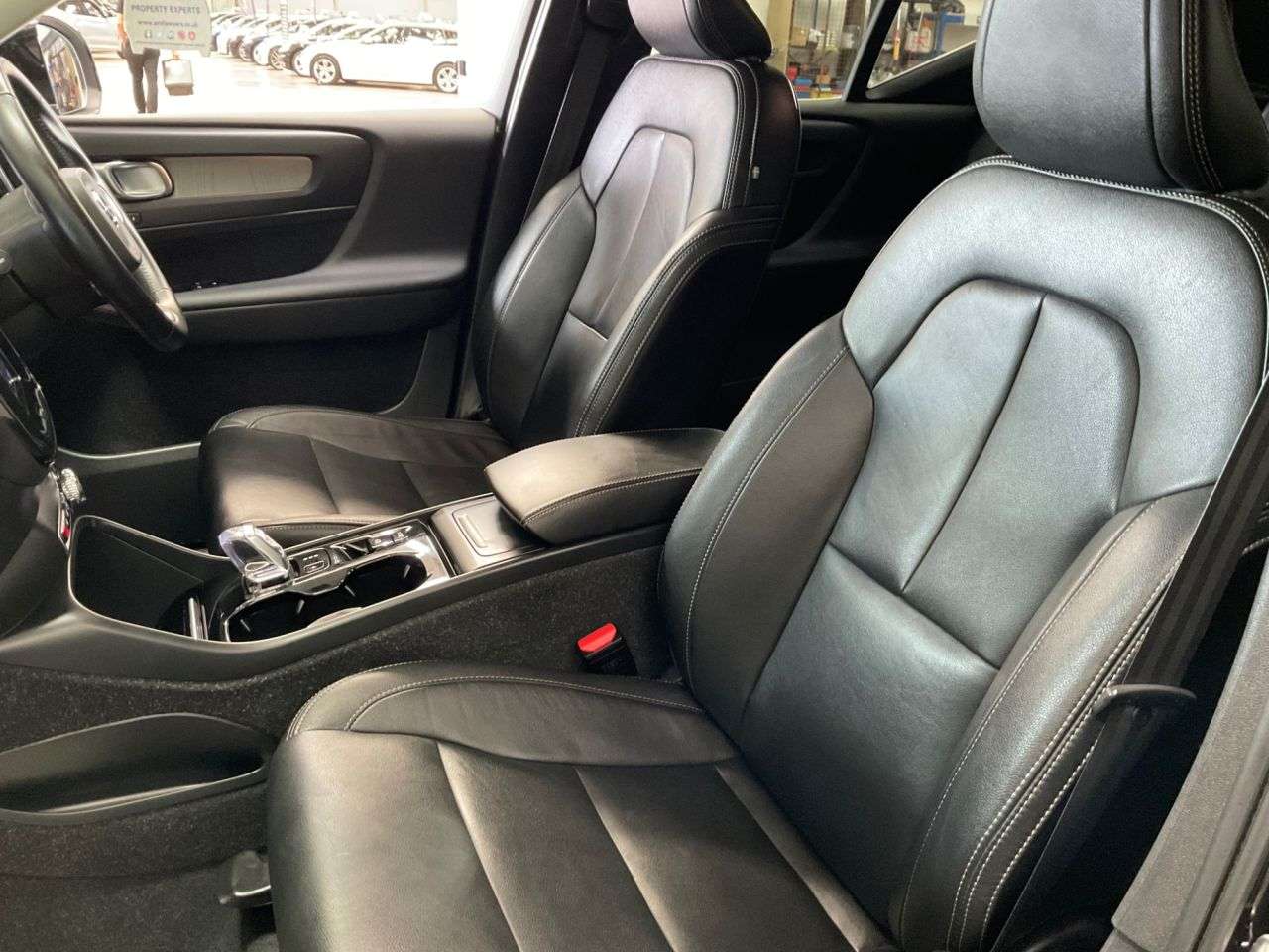 2020 VOLVO XC40 2020 VOLVO XC40