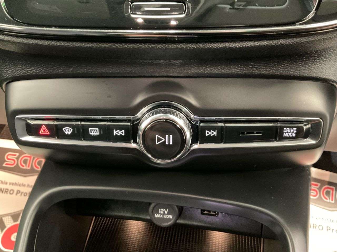 2020 VOLVO XC40 2020 VOLVO XC40