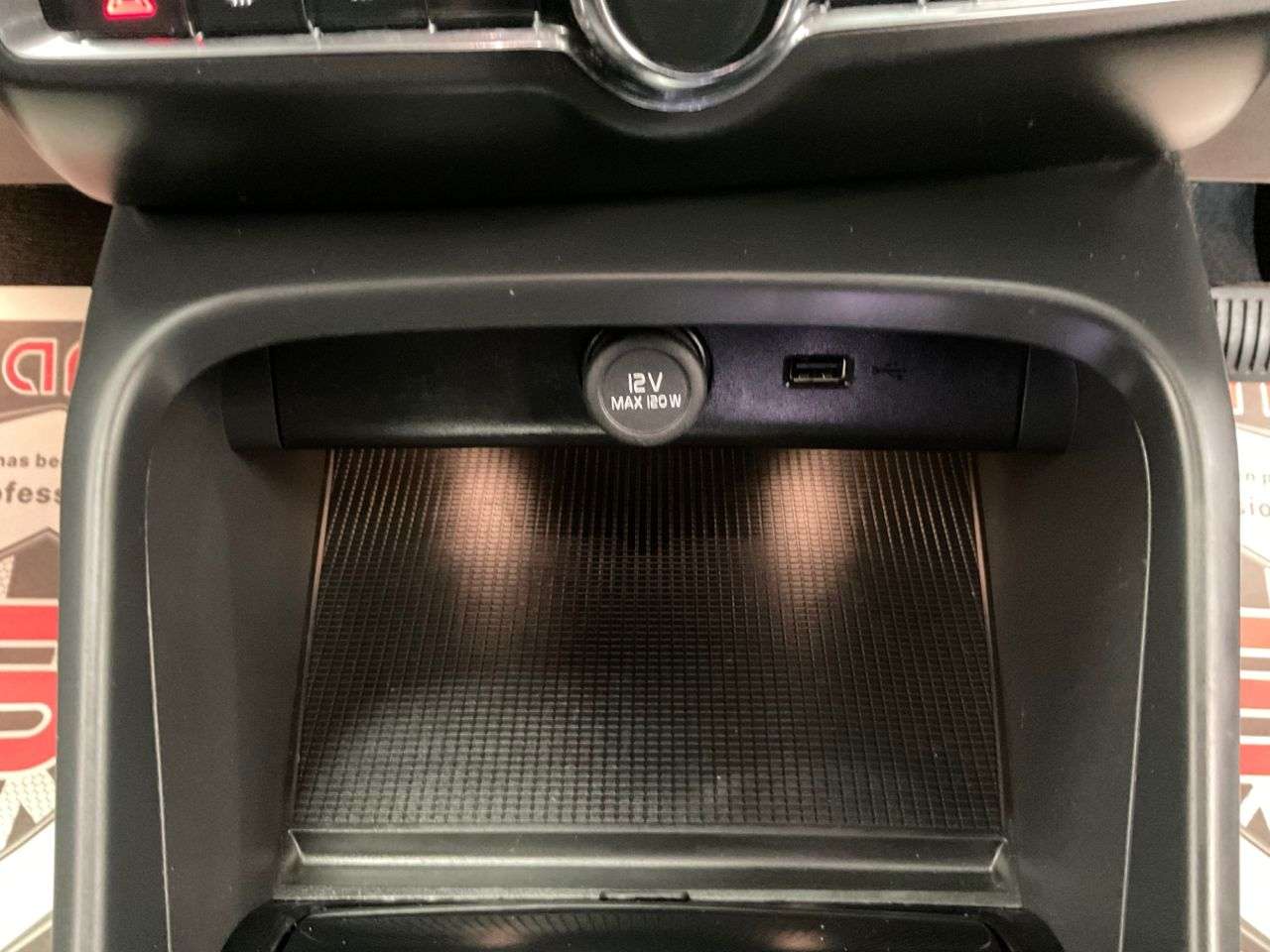 2020 VOLVO XC40 2020 VOLVO XC40