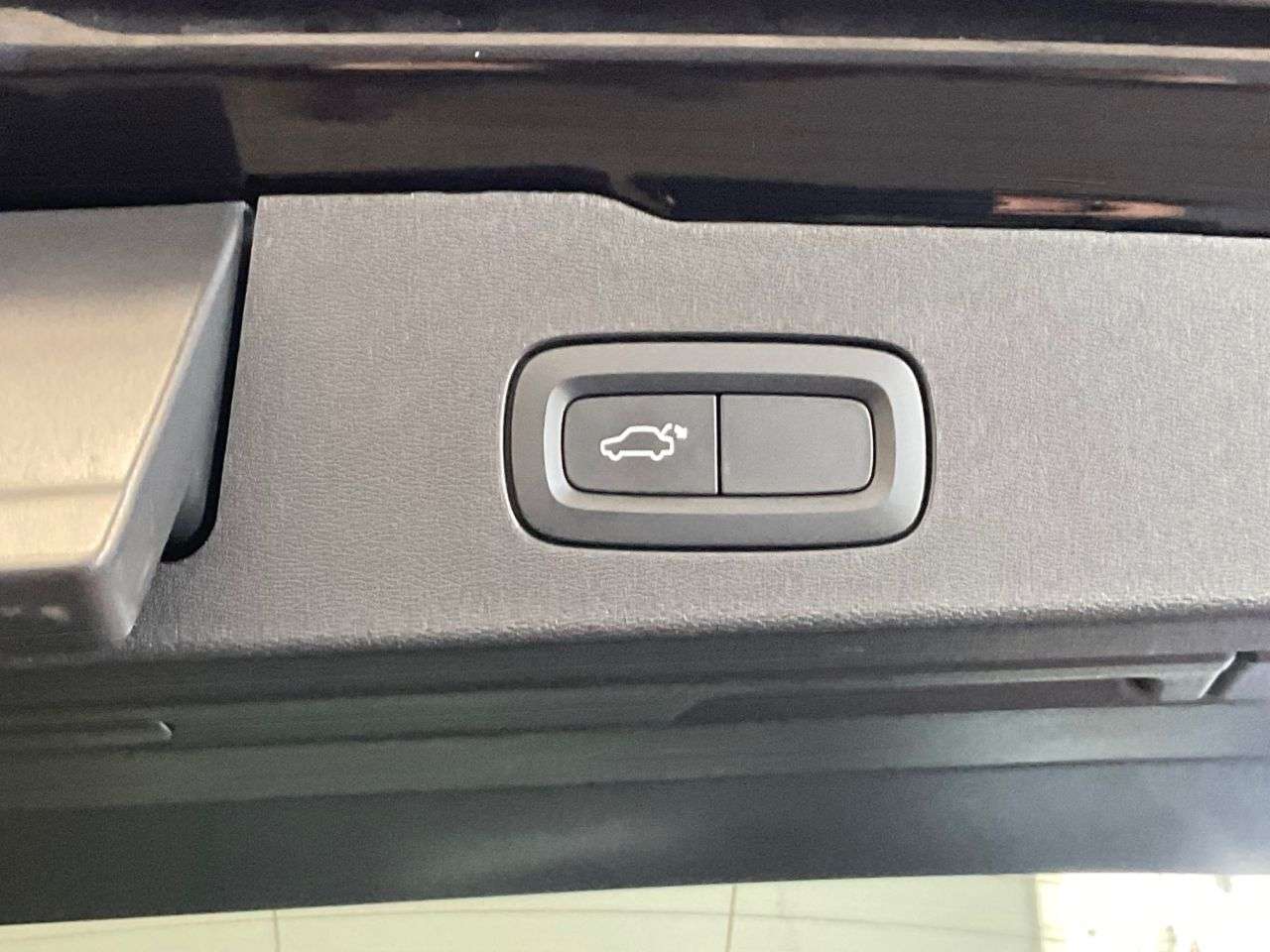 2023 VOLVO V60 2023 VOLVO V60