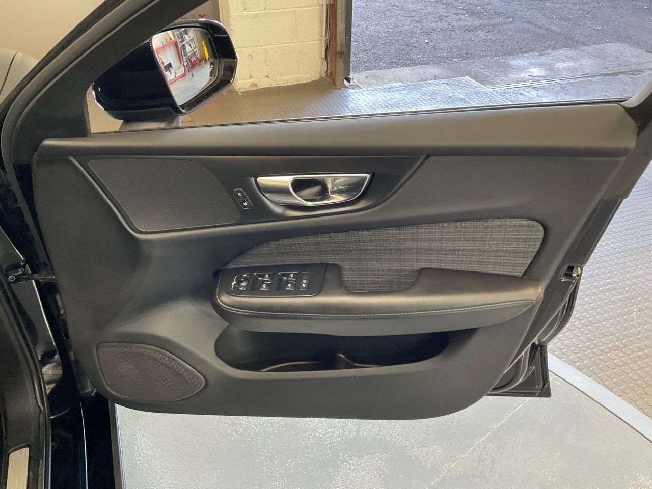 2023 VOLVO V60 2023 VOLVO V60