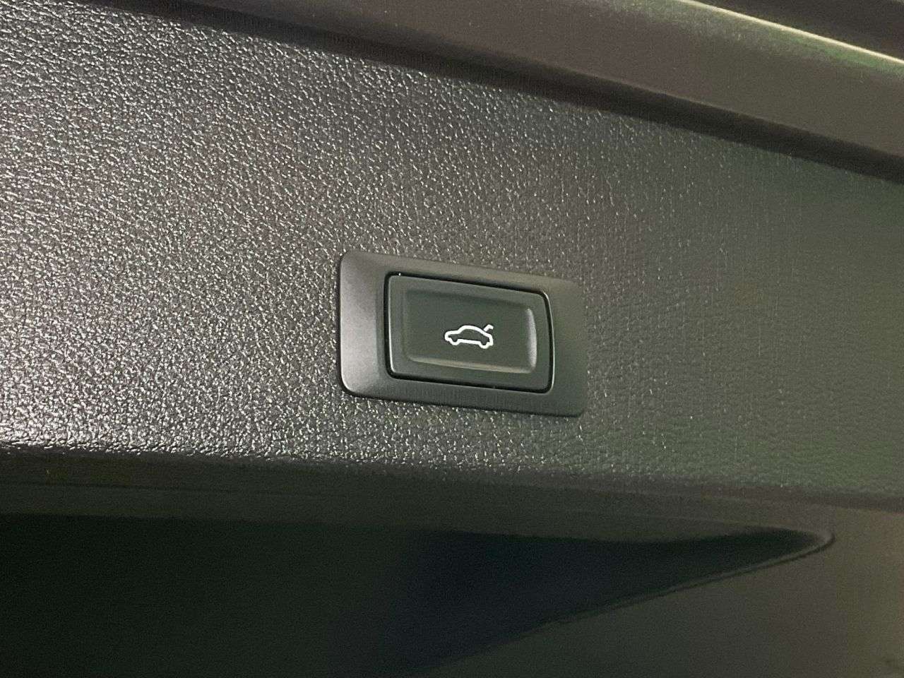 2020 AUDI SQ2 2020 AUDI SQ2