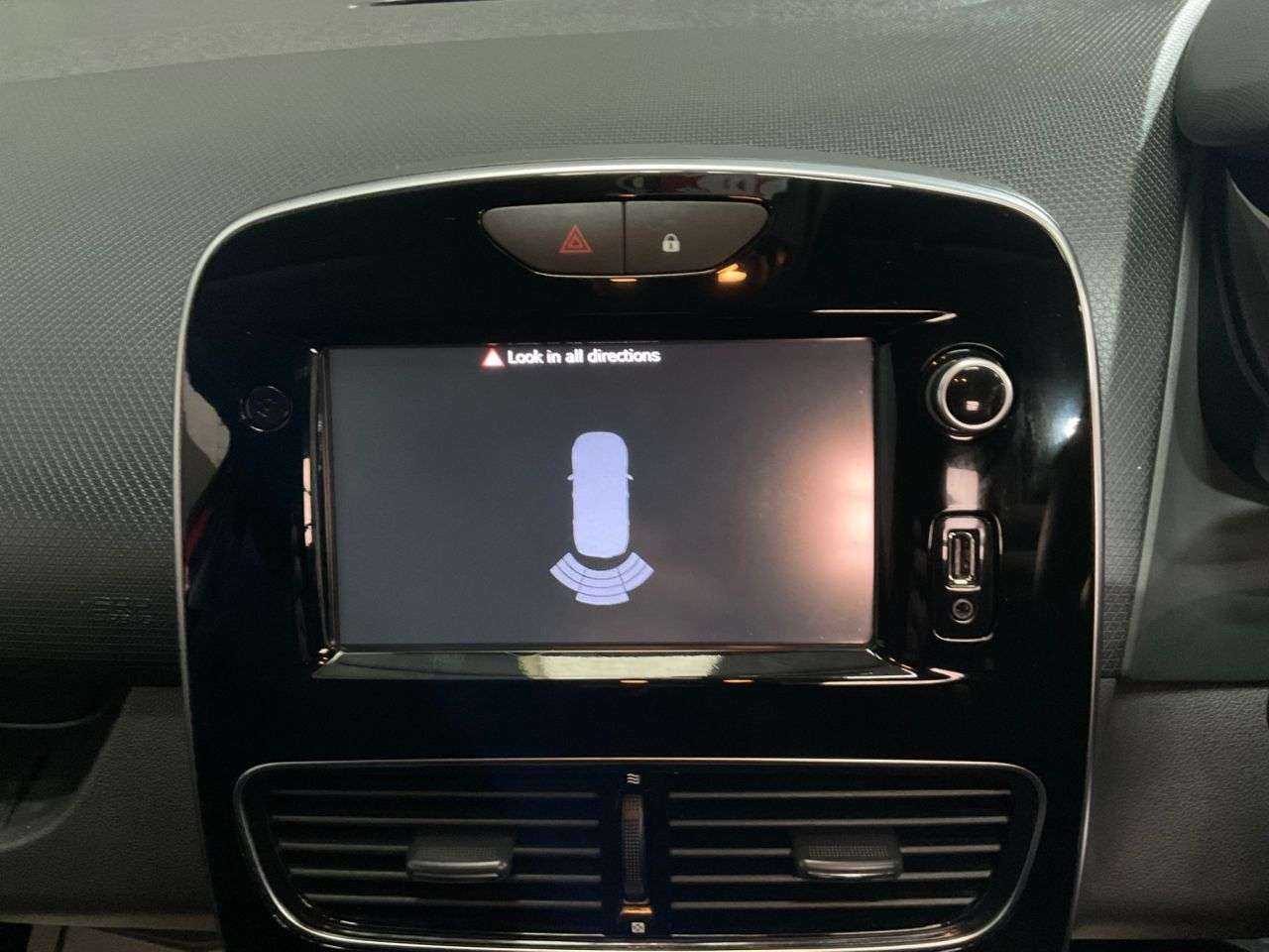 2018 RENAULT CLIO 2018 RENAULT CLIO