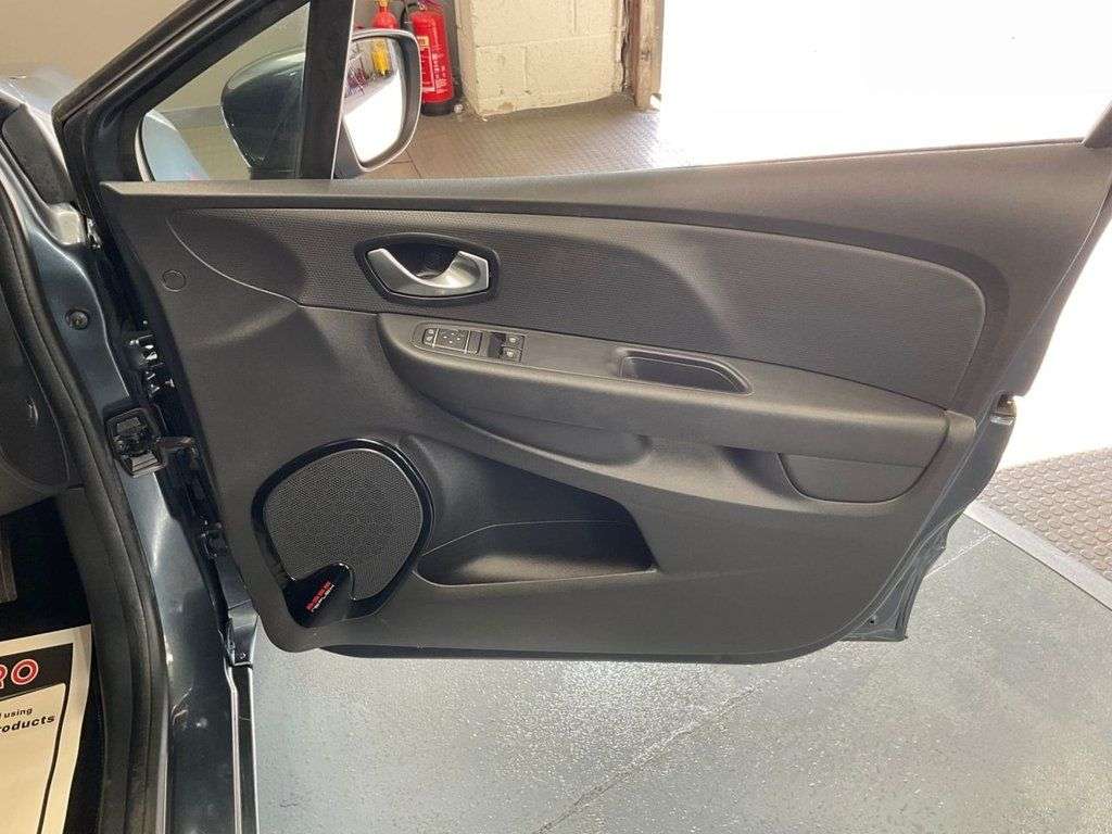 2019 RENAULT CLIO 2019 RENAULT CLIO