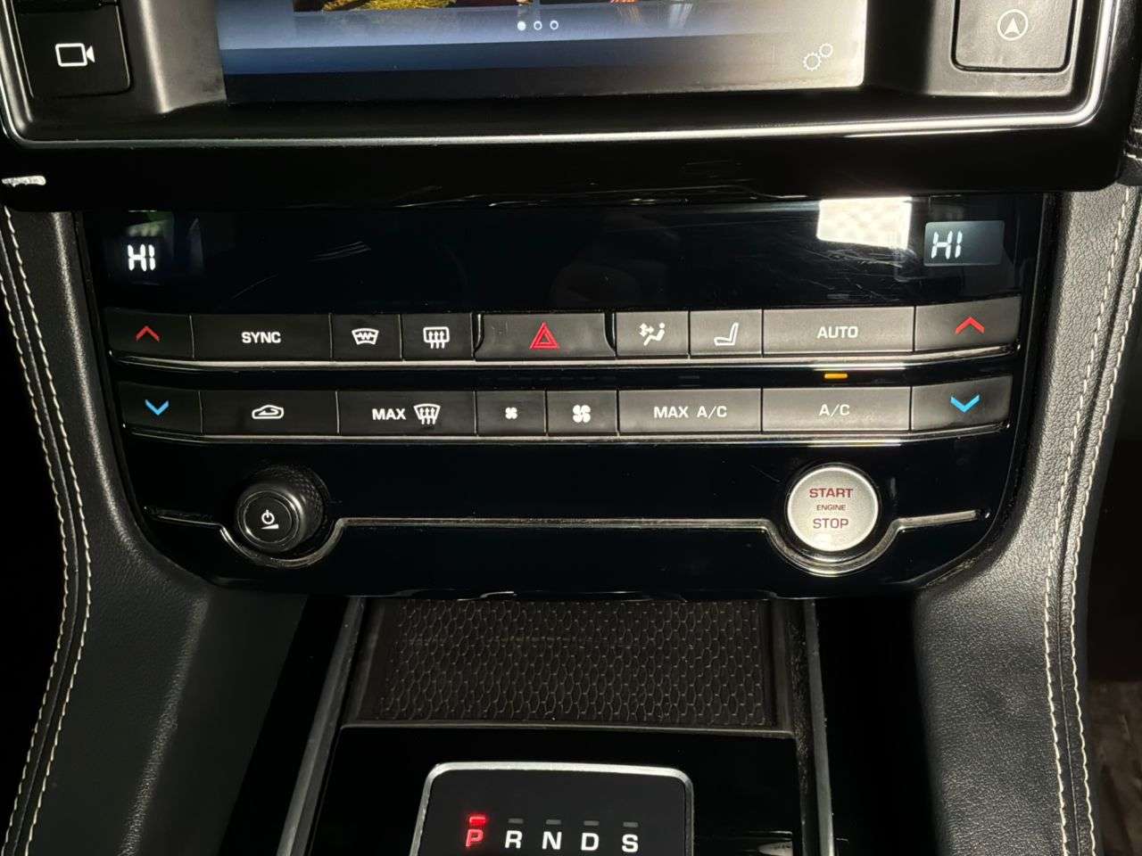 2017 JAGUAR F-PACE 2017 JAGUAR F-PACE